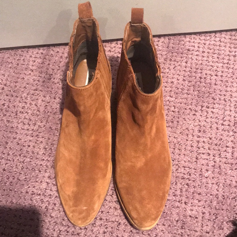 Used tan suede Steve Madden boots size 8.5